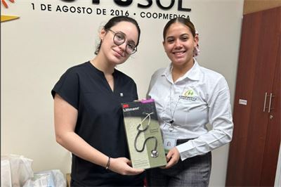 Donación de 1 estetoscopio al Club Estudiantil MEDLIFE PUCMM